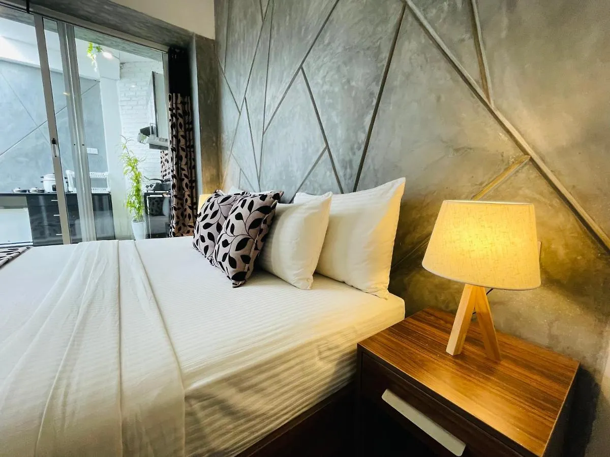 8 Plus Luxury Apartments Негомбо Отель