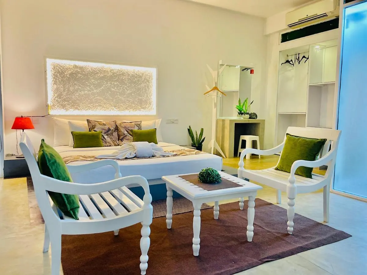 8 Plus Luxury Apartments Негомбо