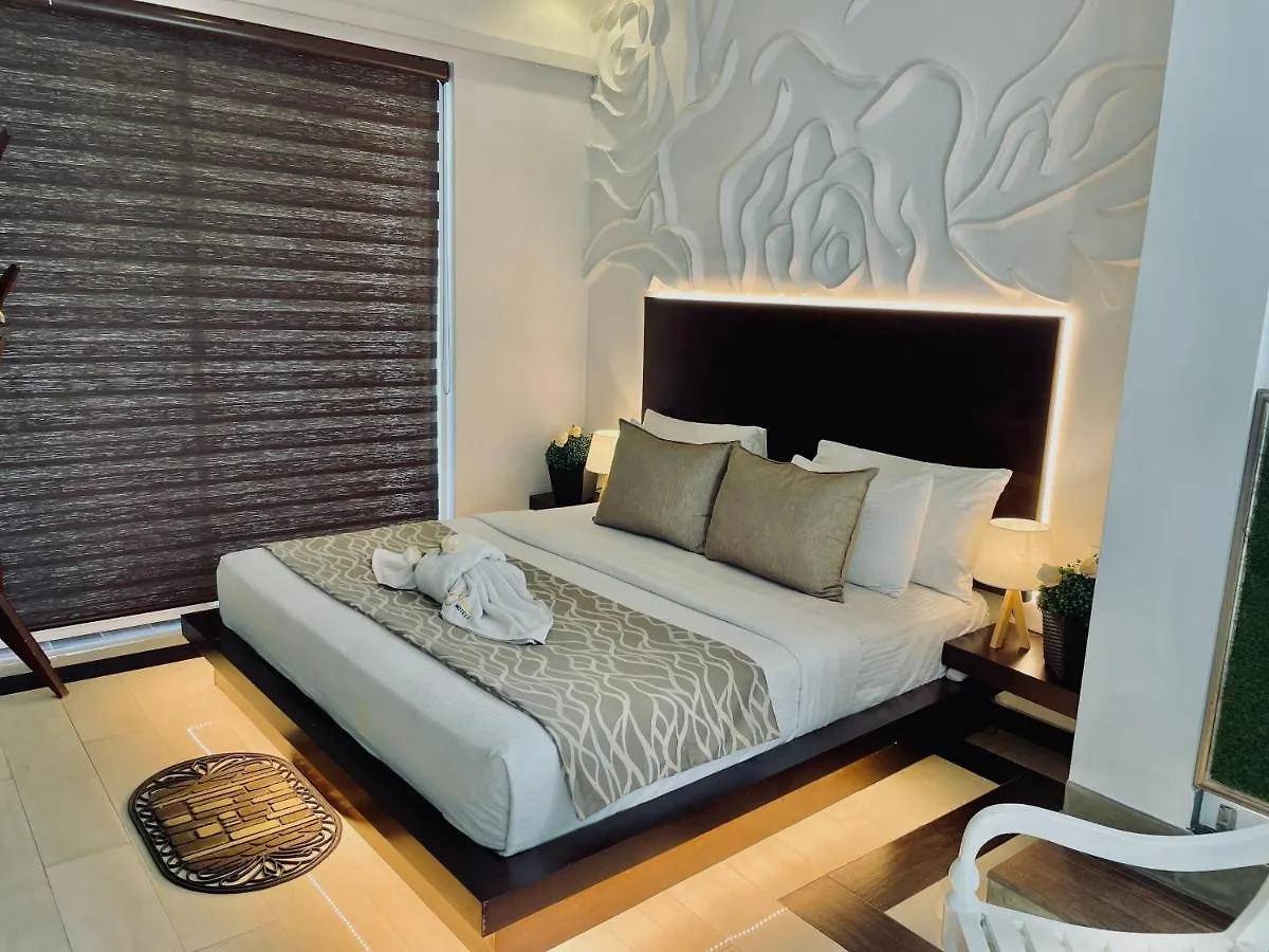 8 Plus Luxury Apartments Негомбо