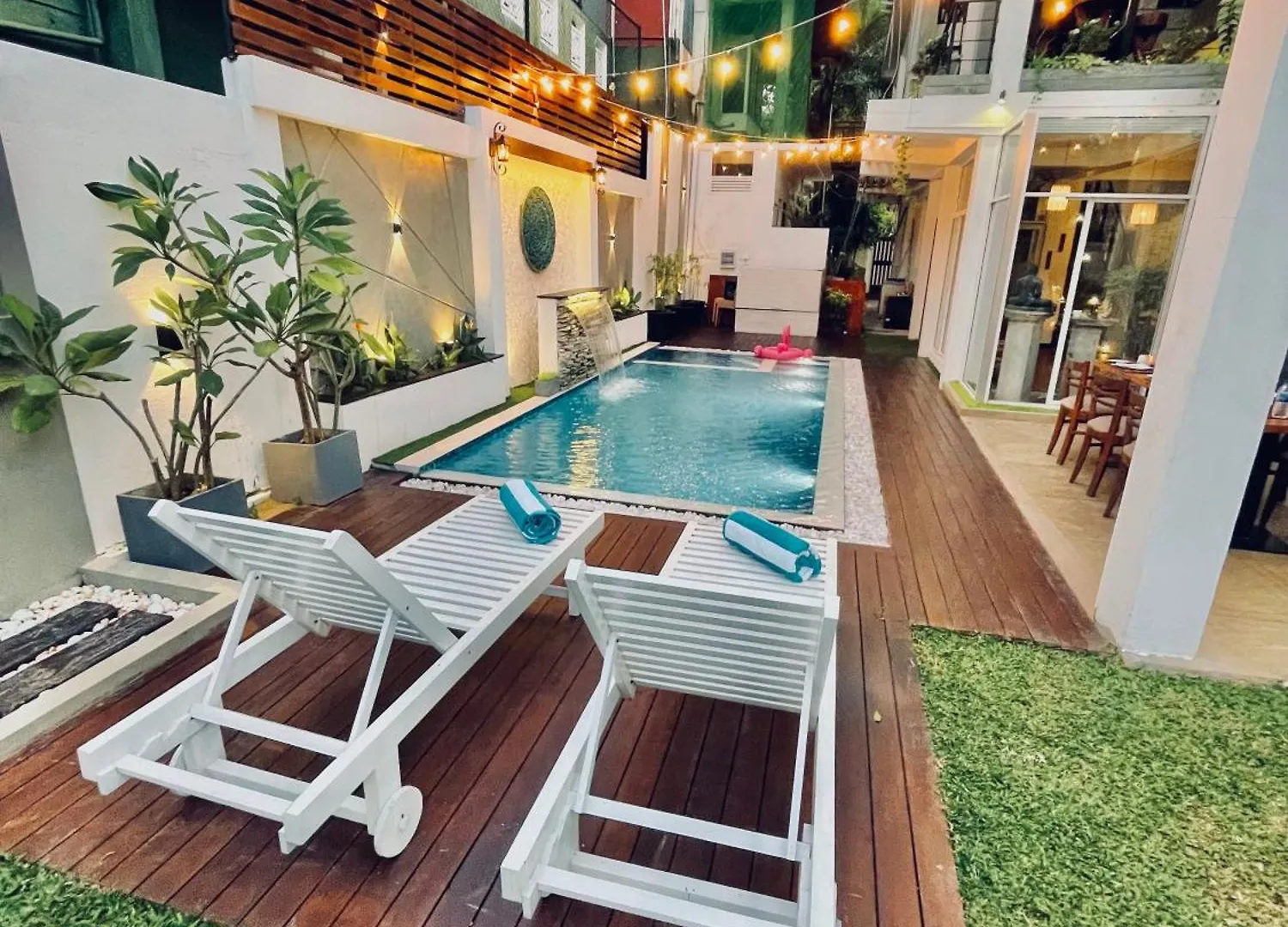 8 Plus Luxury Apartments Негомбо 3*,