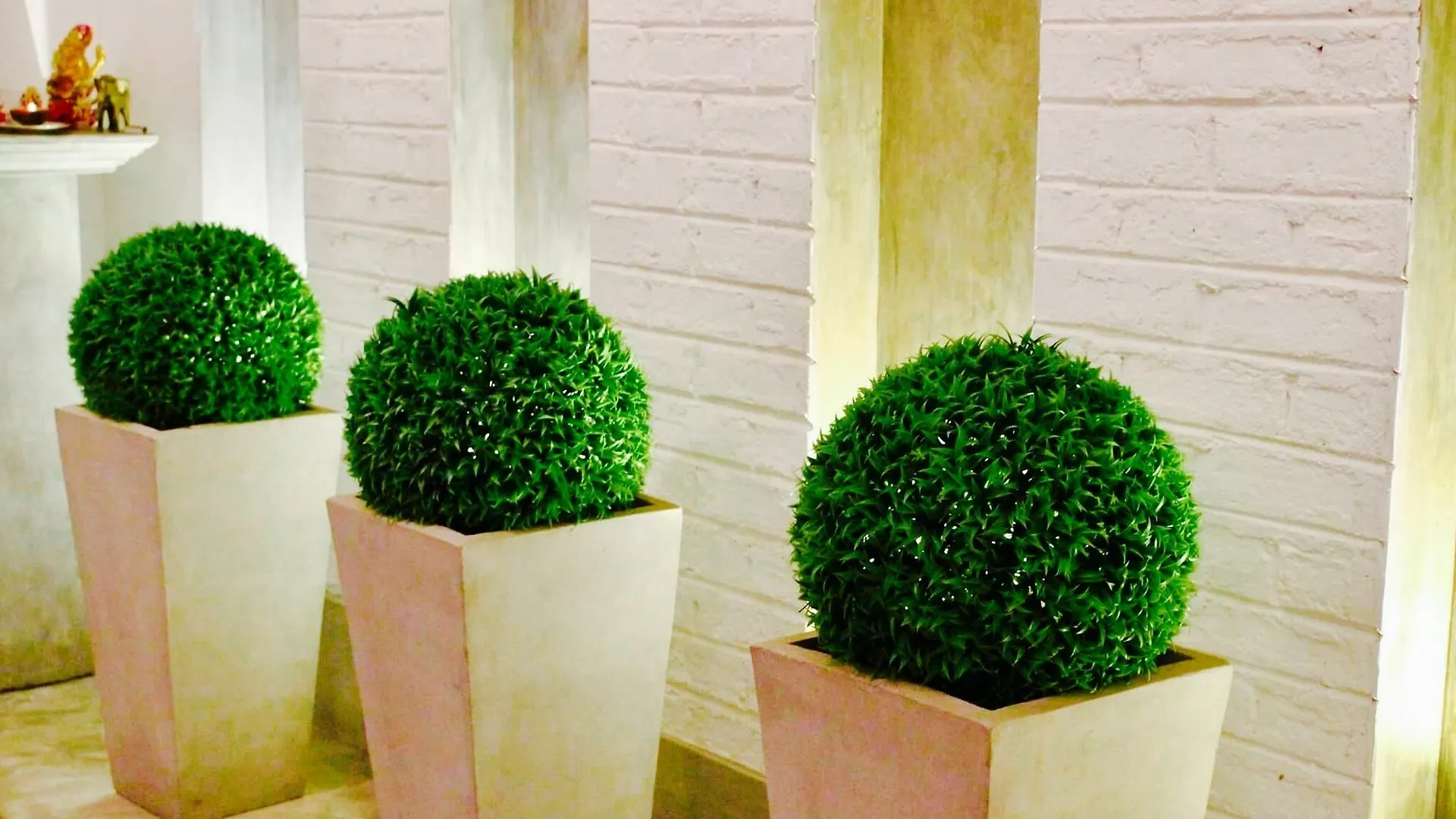 8 Plus Luxury Apartments Негомбо 3*,