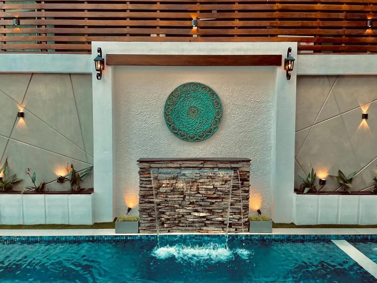 8+ Plus Motels Negombo 3*,