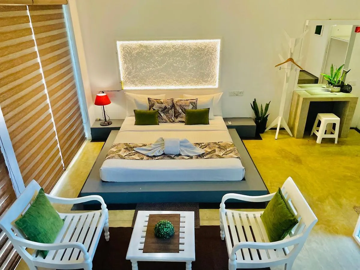 8+ Plus Motels Negombo 3*,
