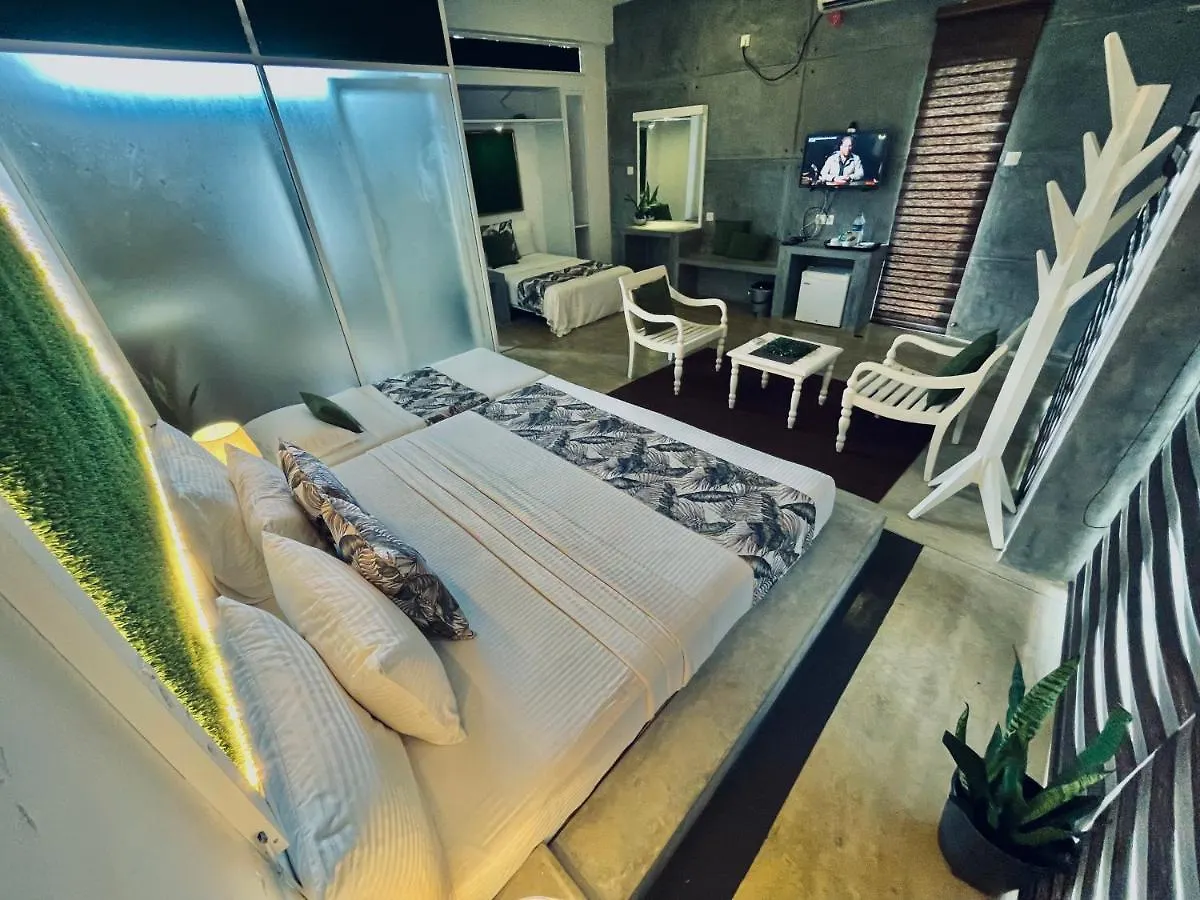 8+ Plus Motels Negombo Hotel
